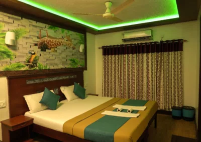 Premium Houseboat Bedroom - Pournami Houseboats